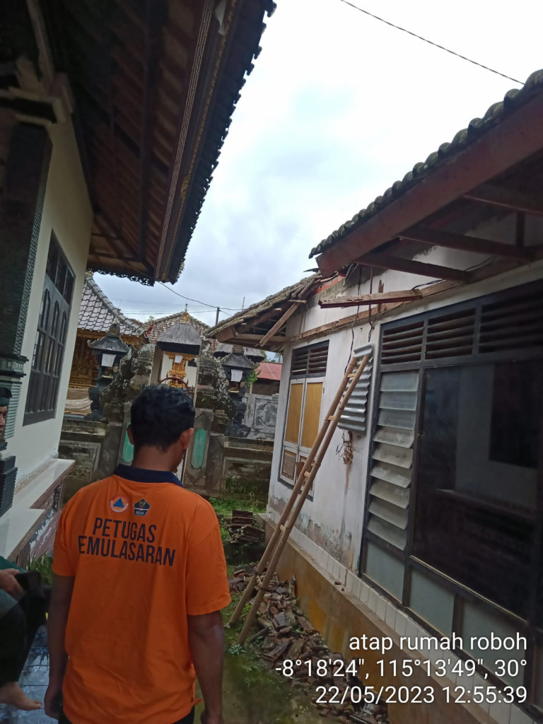 Atap Rumah Roboh di Banjar Bukian, Desa Pelaga, Kecamatan Petang Tanggal 22 Mei 2023